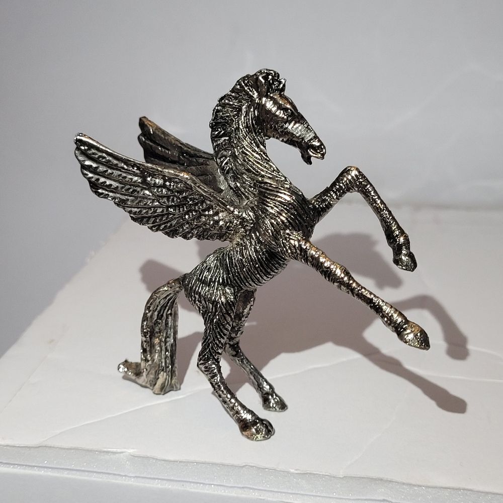 6 Metal Fantasy Figures On amethyst crystals And agate geode - Picture 5 of 9